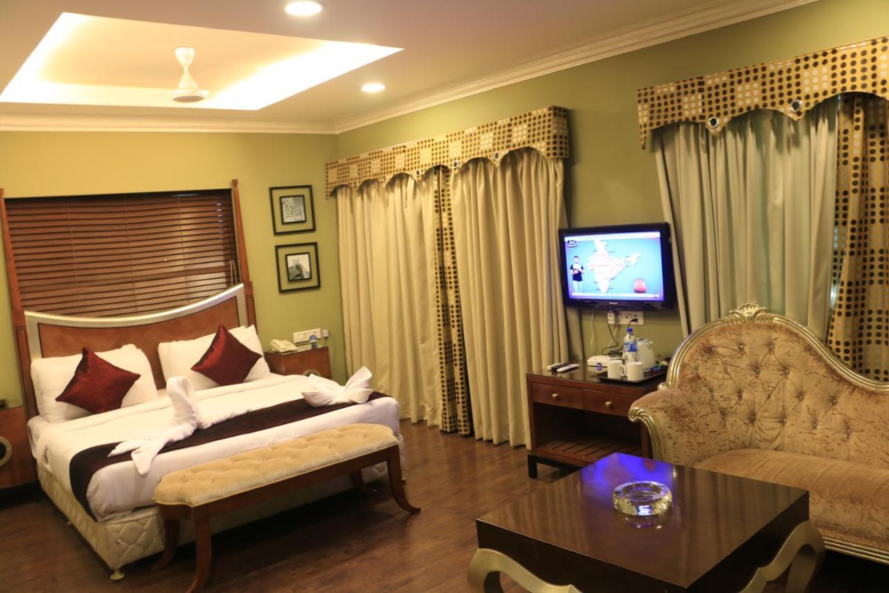Jalsa Hotel & Banquets,Indore Eksteriør billede