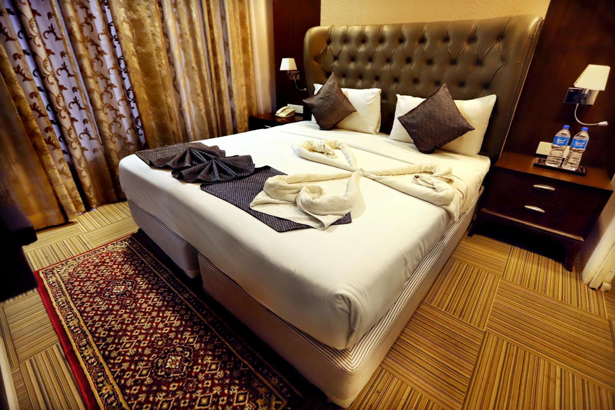 Jalsa Hotel & Banquets,Indore Eksteriør billede
