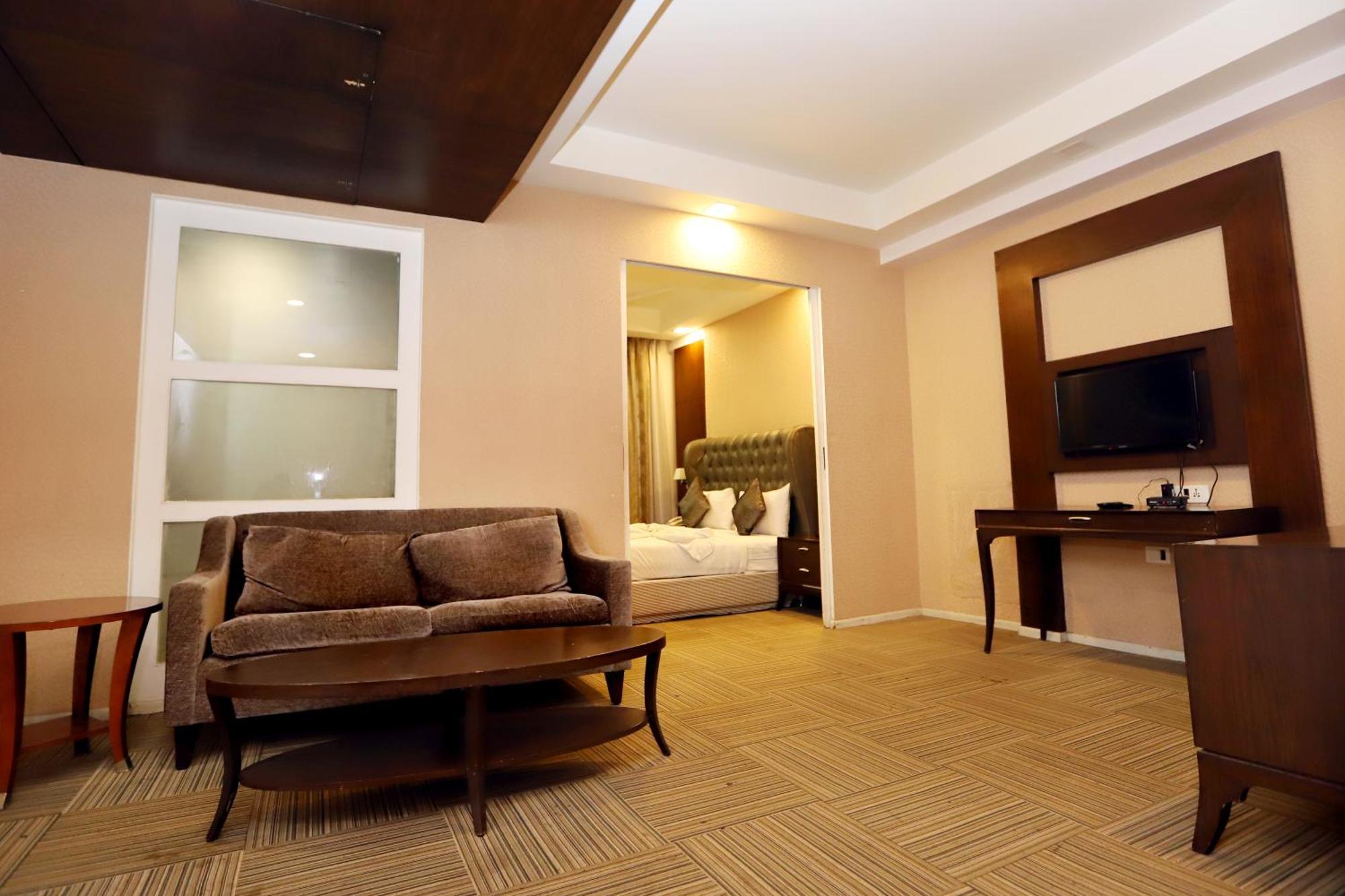 Jalsa Hotel & Banquets,Indore Eksteriør billede