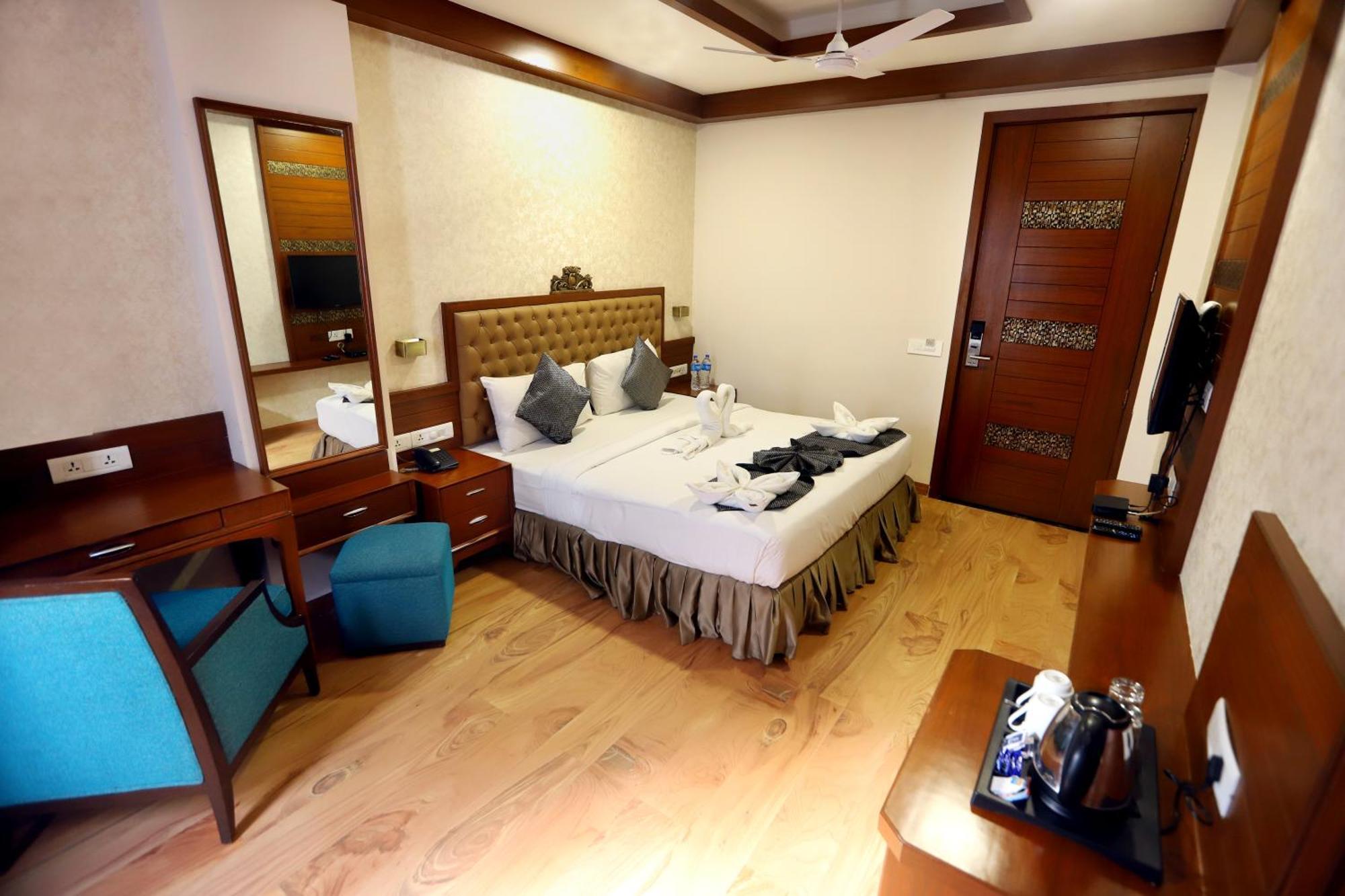 Jalsa Hotel & Banquets,Indore Eksteriør billede