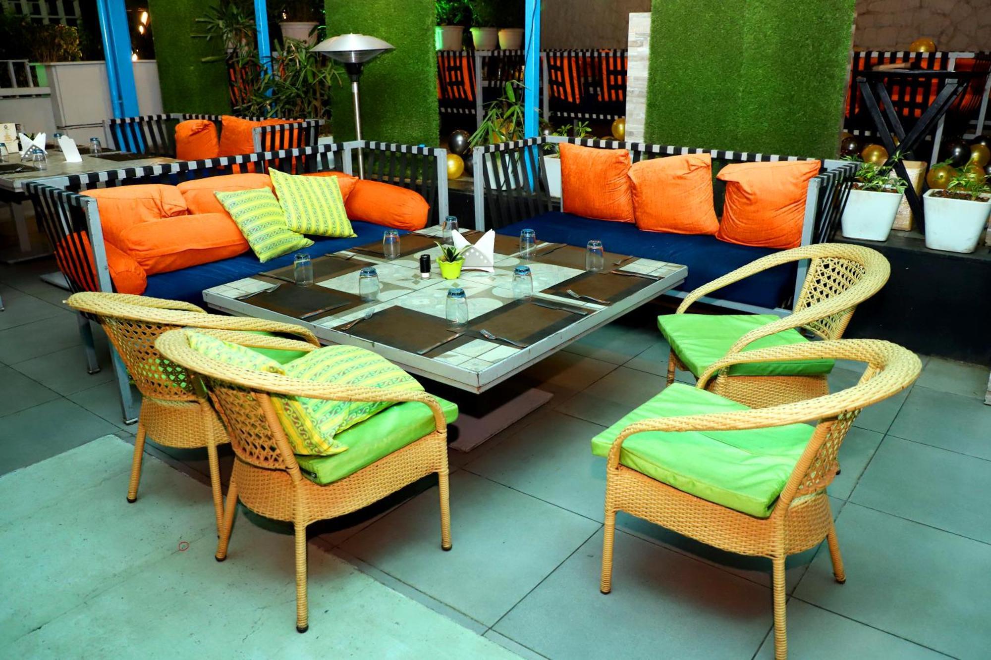 Jalsa Hotel & Banquets,Indore Eksteriør billede