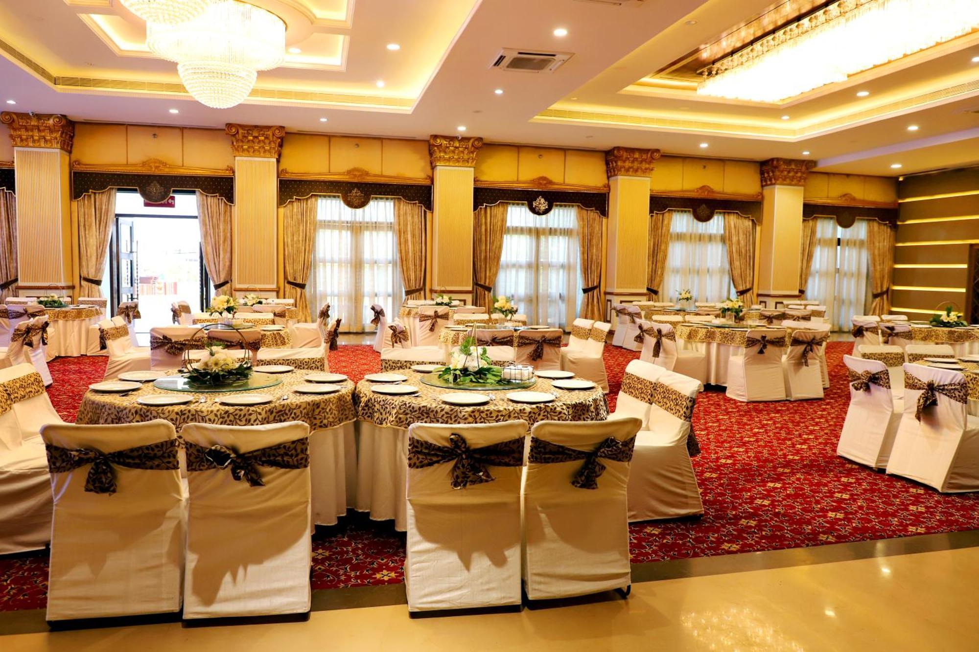 Jalsa Hotel & Banquets,Indore Eksteriør billede