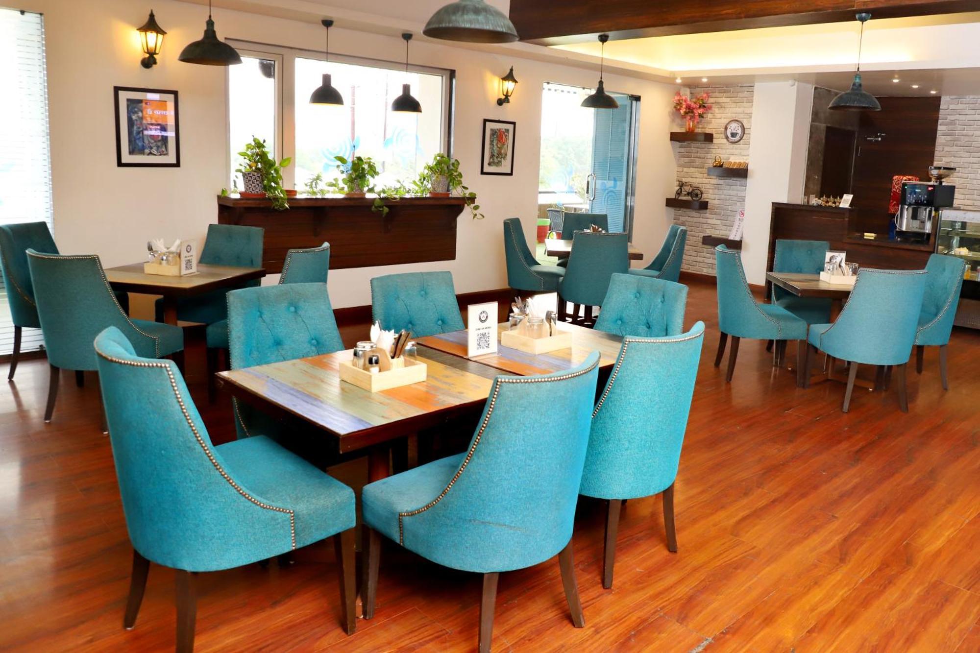 Jalsa Hotel & Banquets,Indore Eksteriør billede