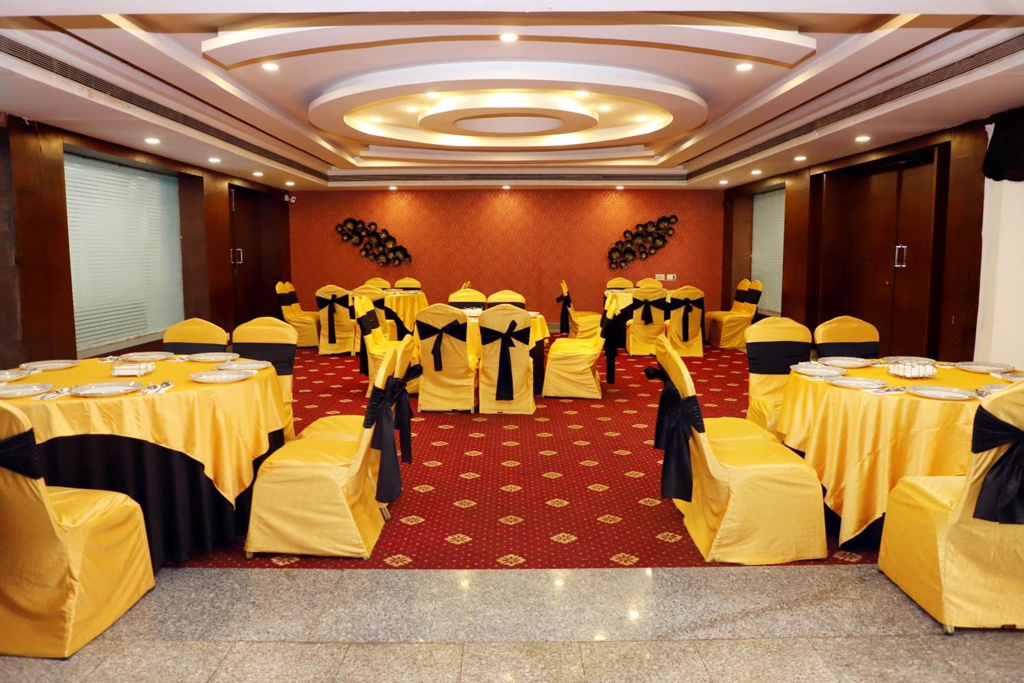 Jalsa Hotel & Banquets,Indore Eksteriør billede