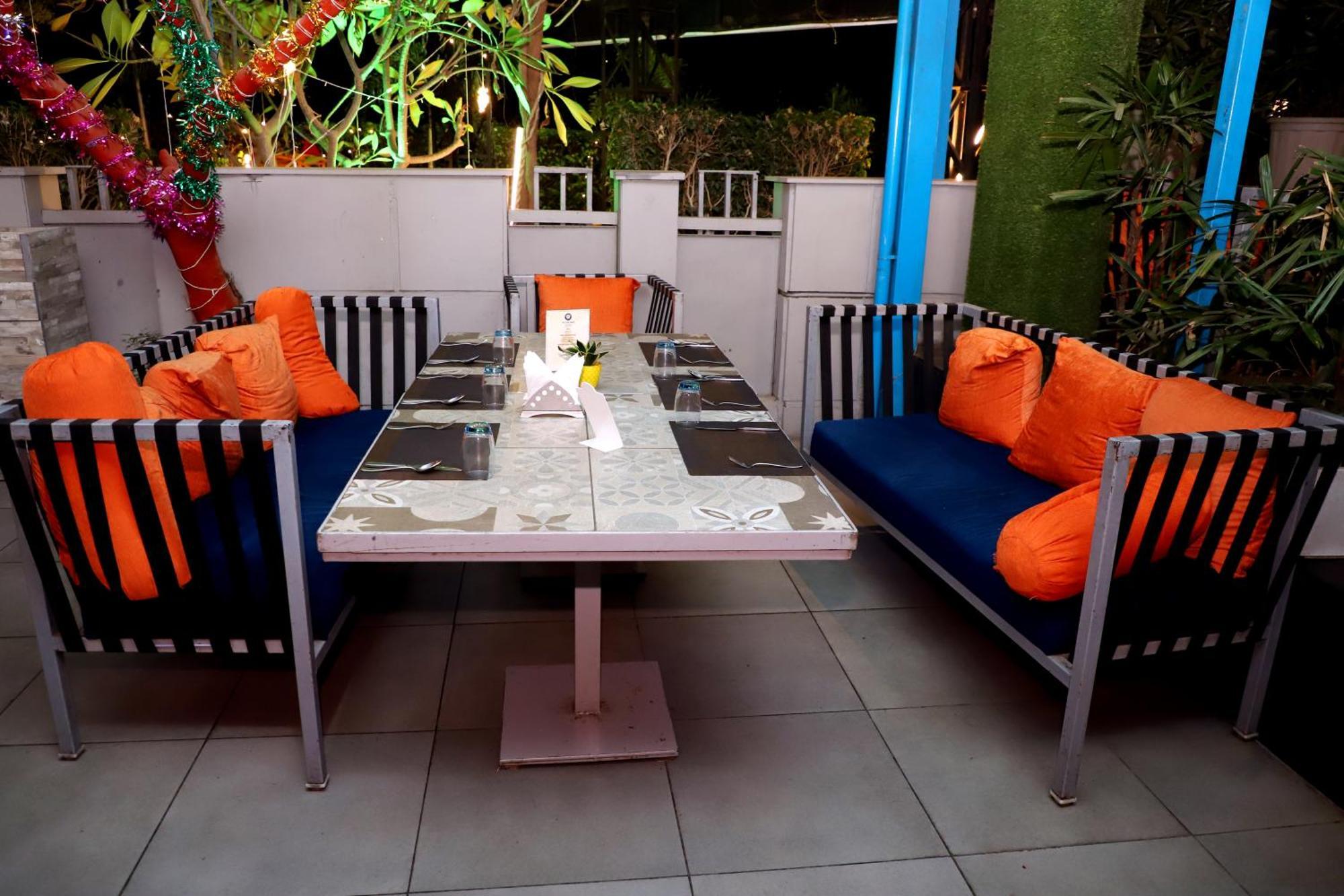 Jalsa Hotel & Banquets,Indore Eksteriør billede